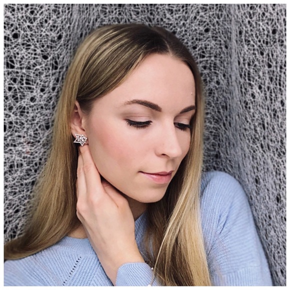 Swarovski Crystals The Lumoi Star Earrings - Picture 4 of 4